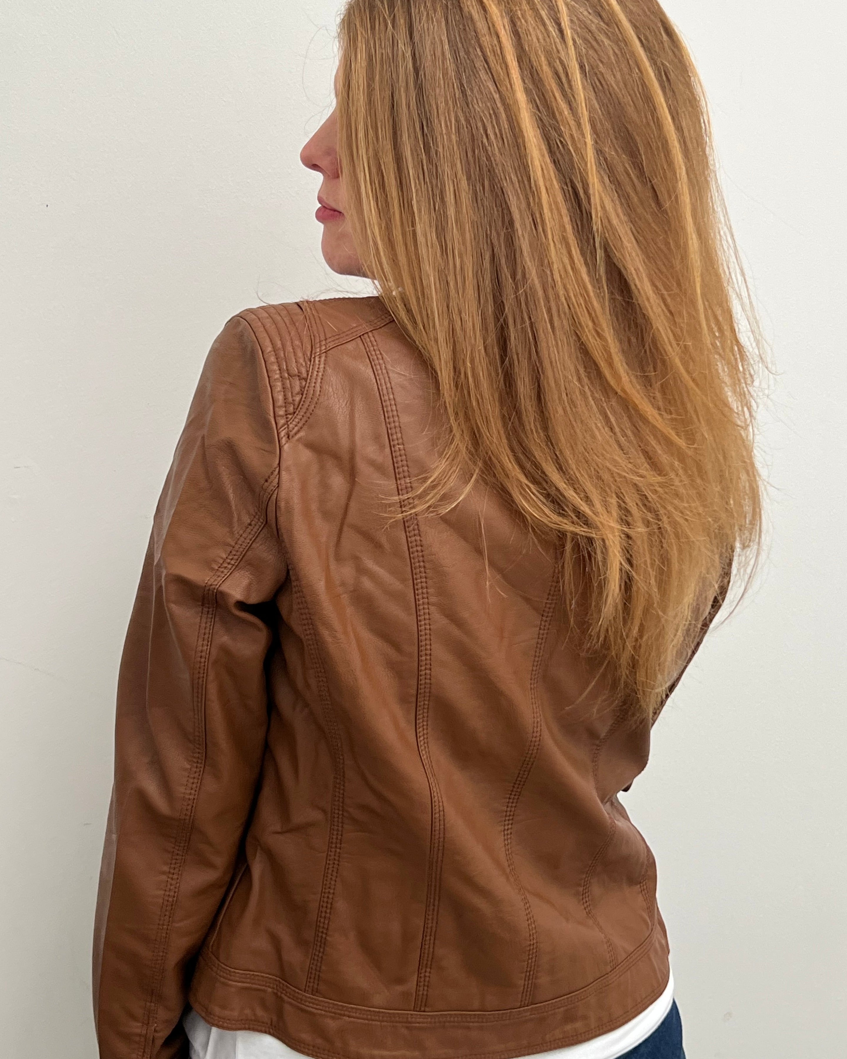 fitted-faux-leather-jacket-pocket-detail-solo-mia
