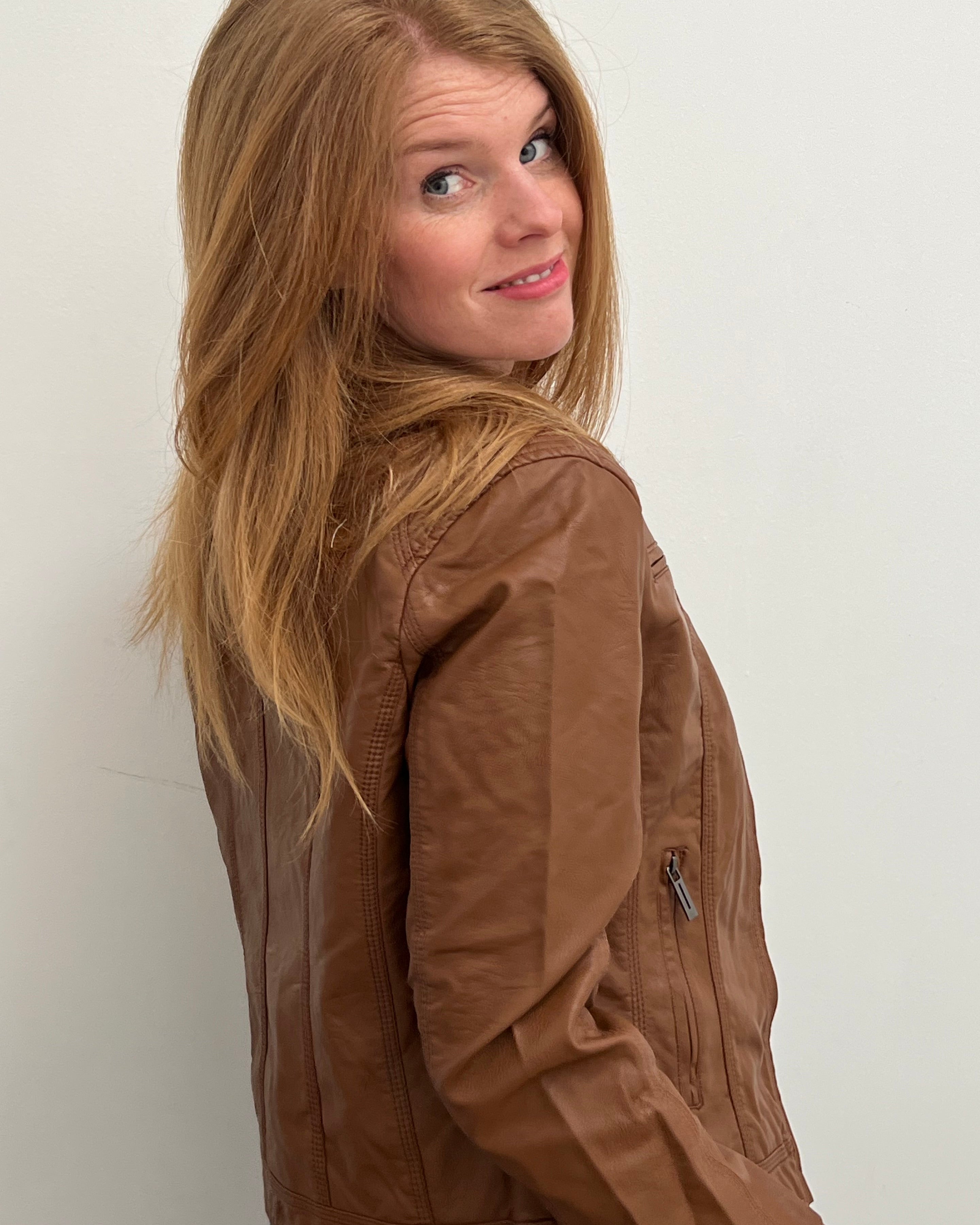 fitted-faux-leather-jacket-pocket-detail-solo-mia