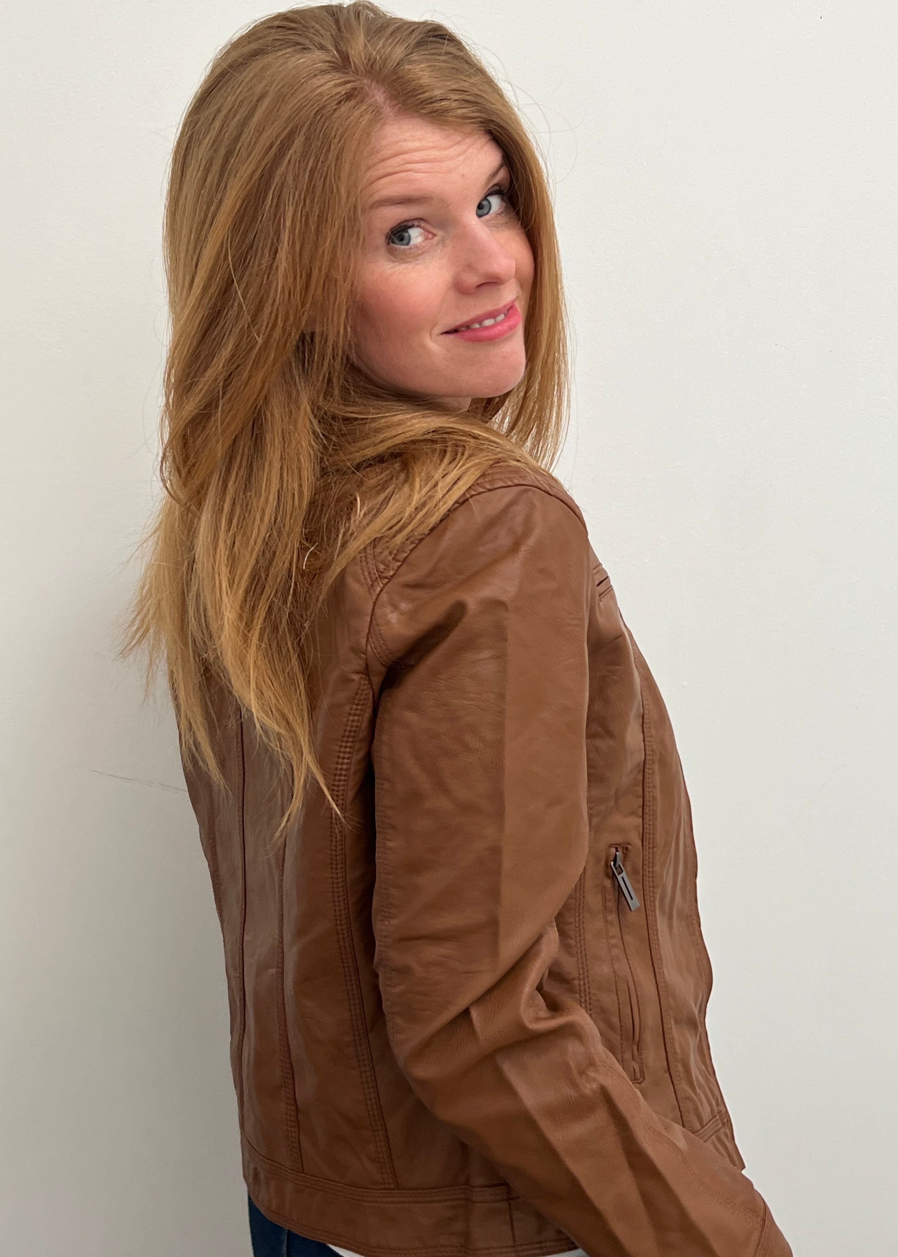 fitted-faux-leather-jacket-pocket-detail-solo-mia