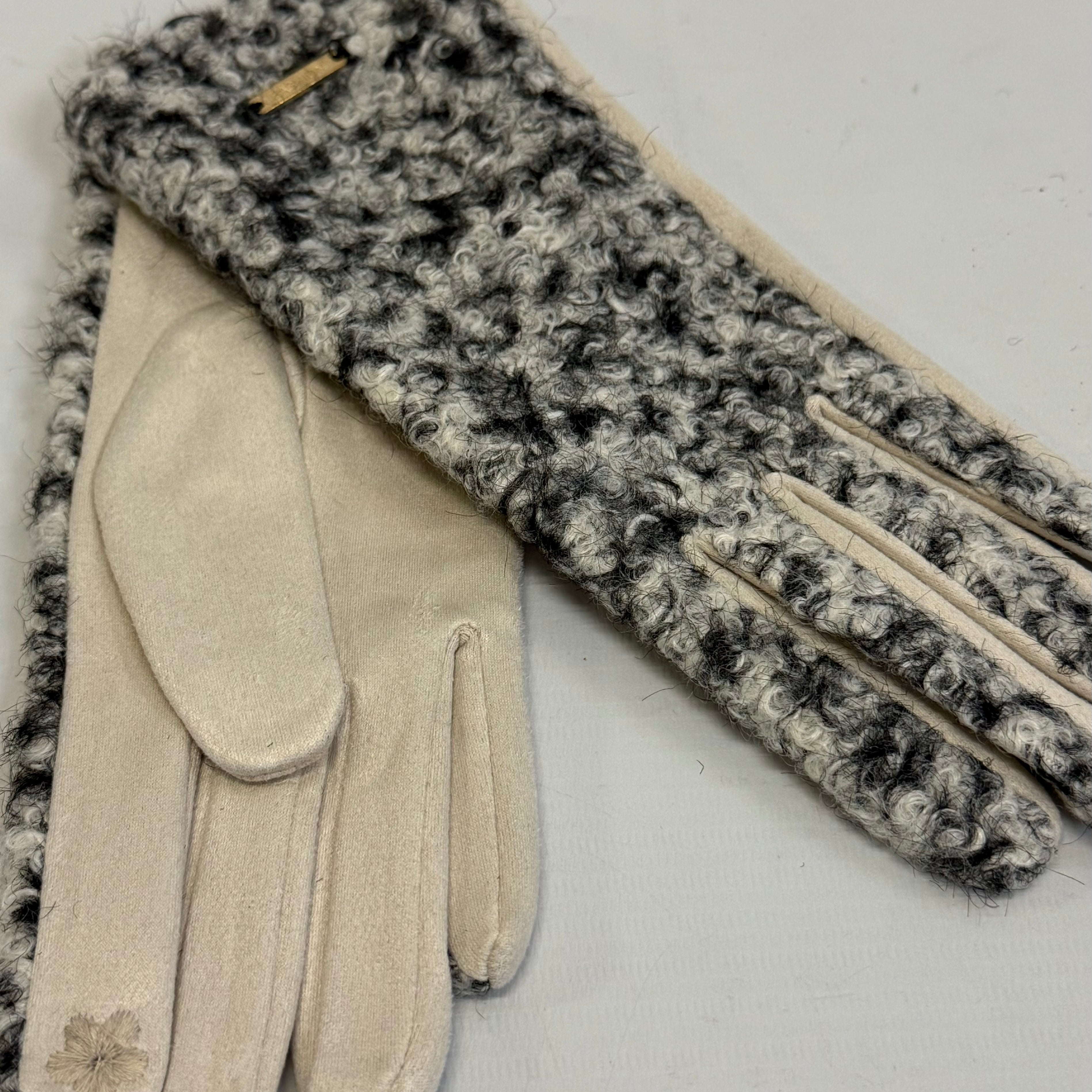Two Tones Gloves
