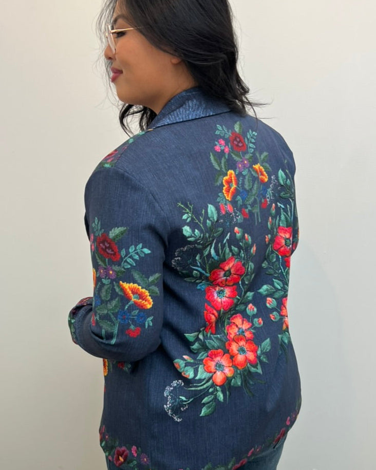 denim-blazer-flower-embroidery-detail-solo-mia