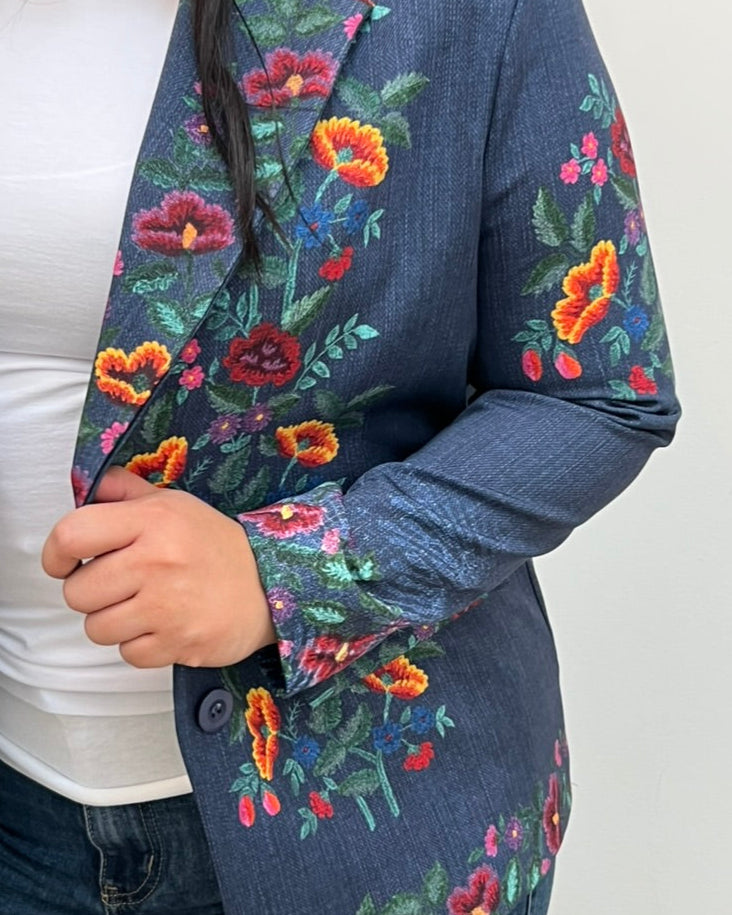 denim-blazer-flower-embroidery-detail-solo-mia