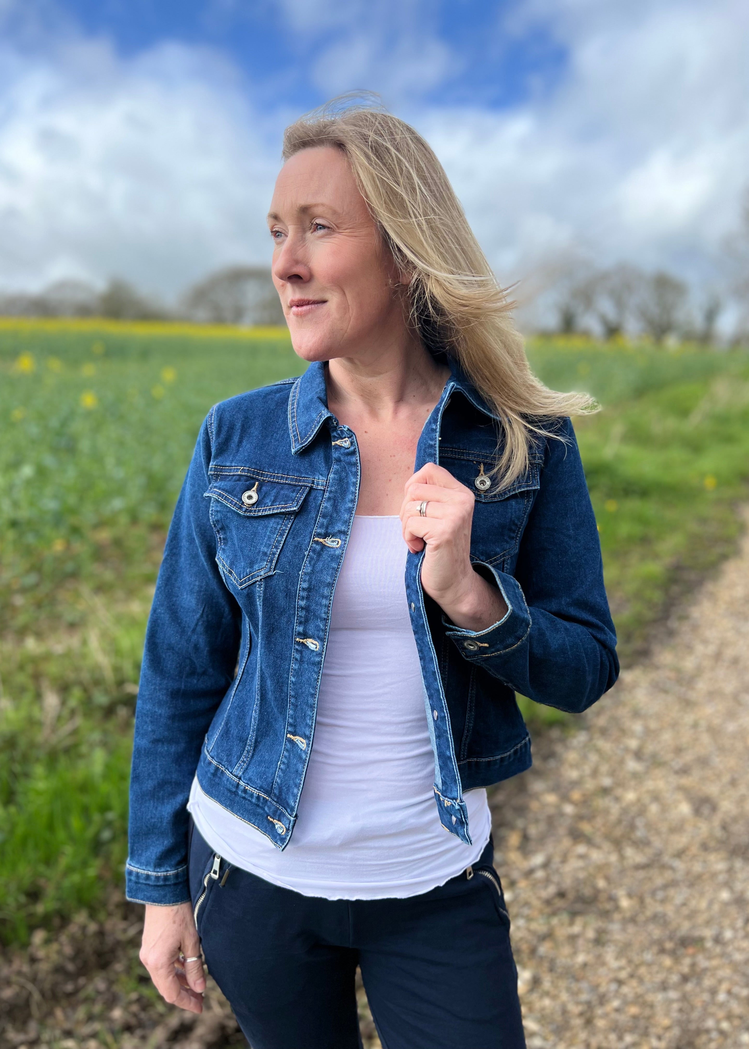 fitted-denim-jacket-smart-casual-solo-mia