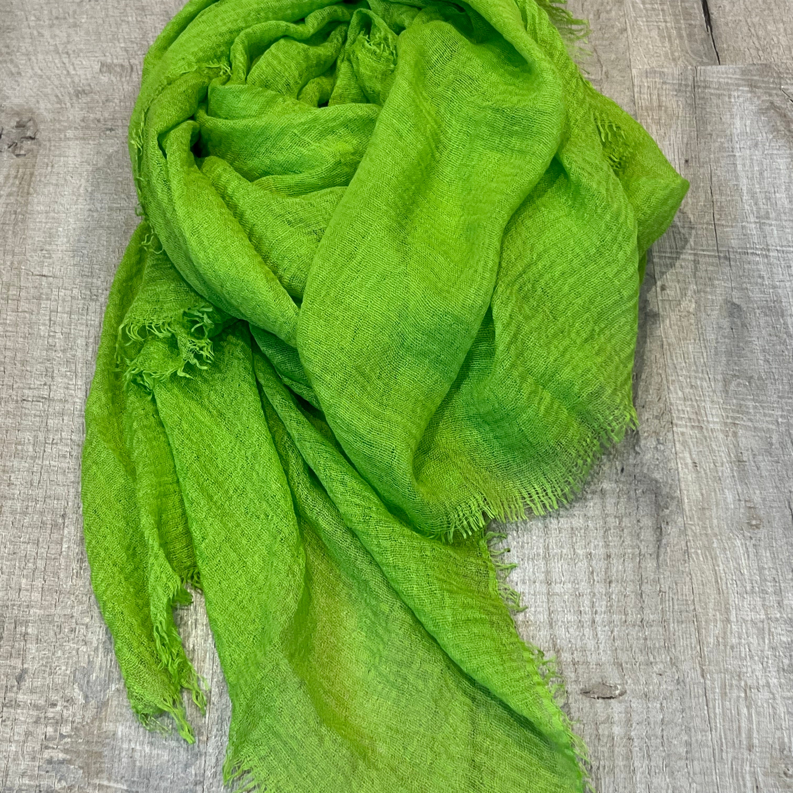 strati scarf green