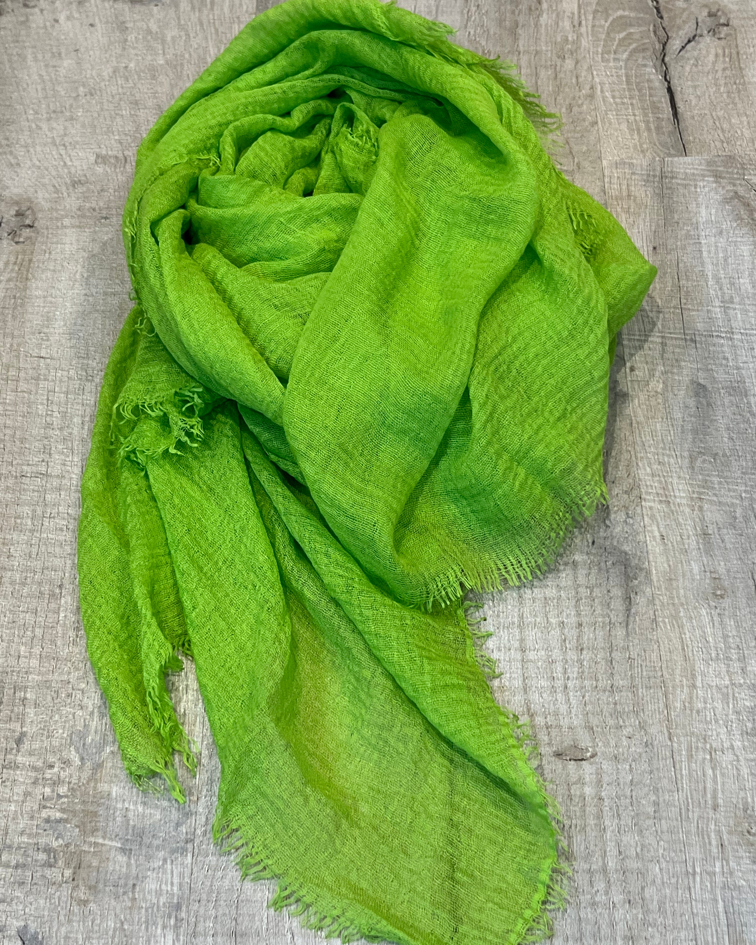 strati scarf green