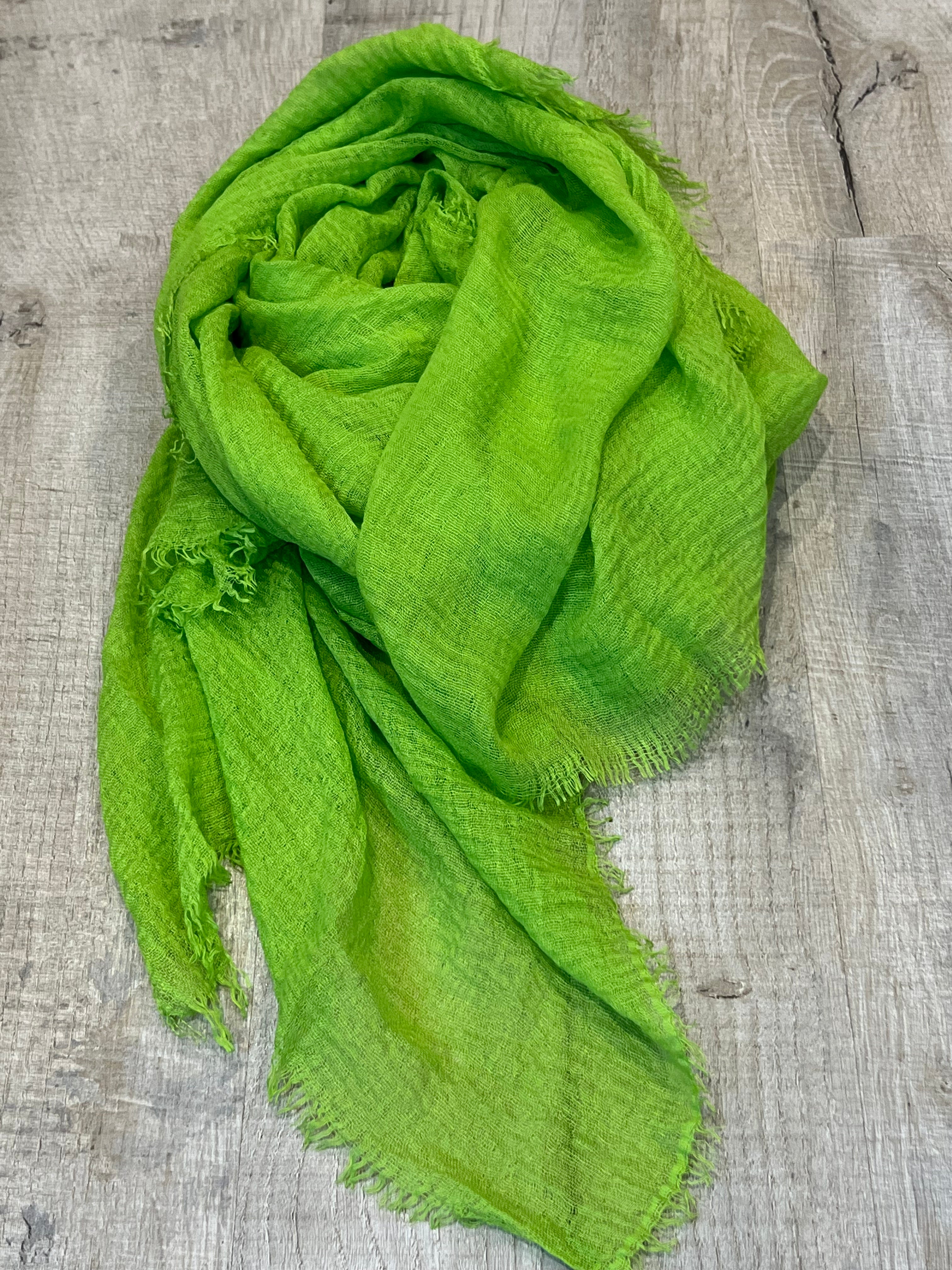 strati scarf green