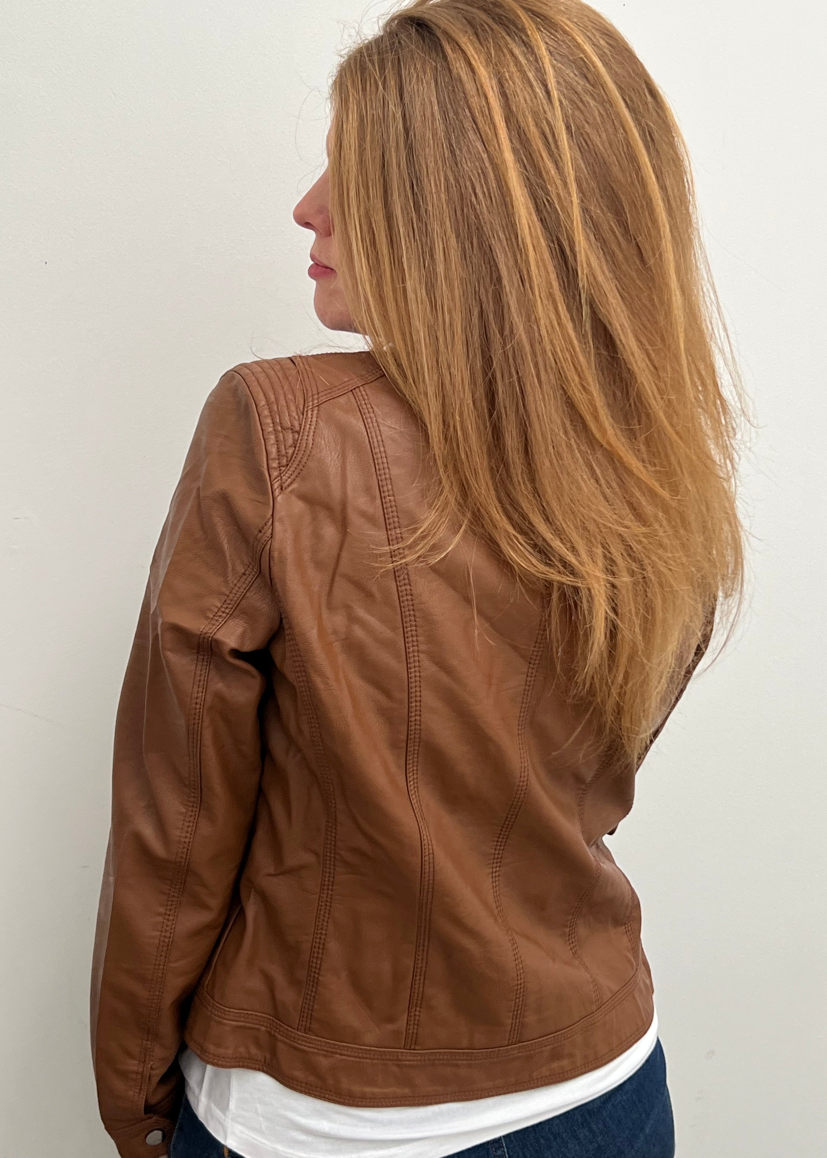 fitted-faux-leather-jacket-pocket-detail-solo-mia