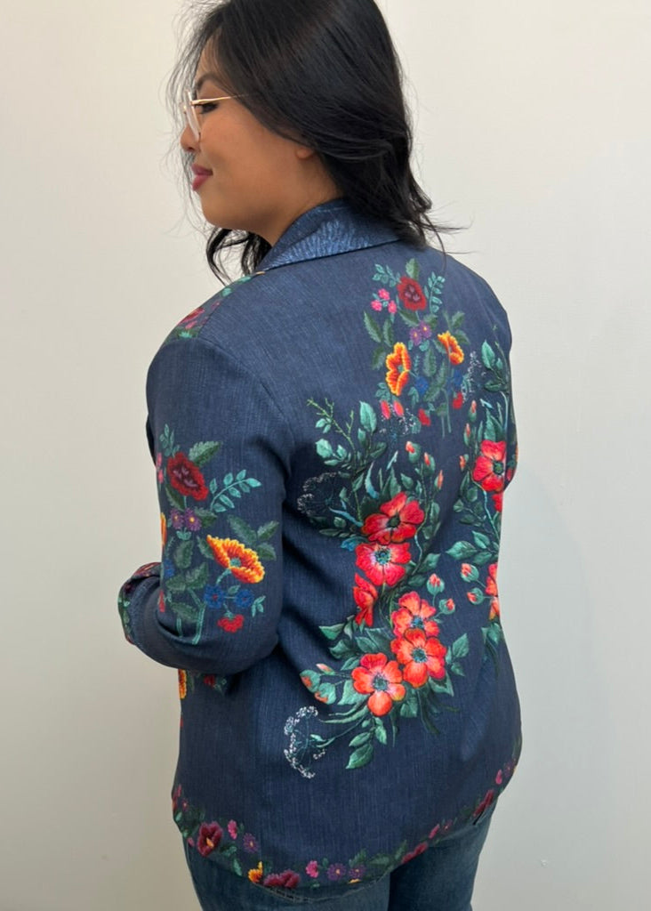 denim-blazer-flower-embroidery-detail-solo-mia