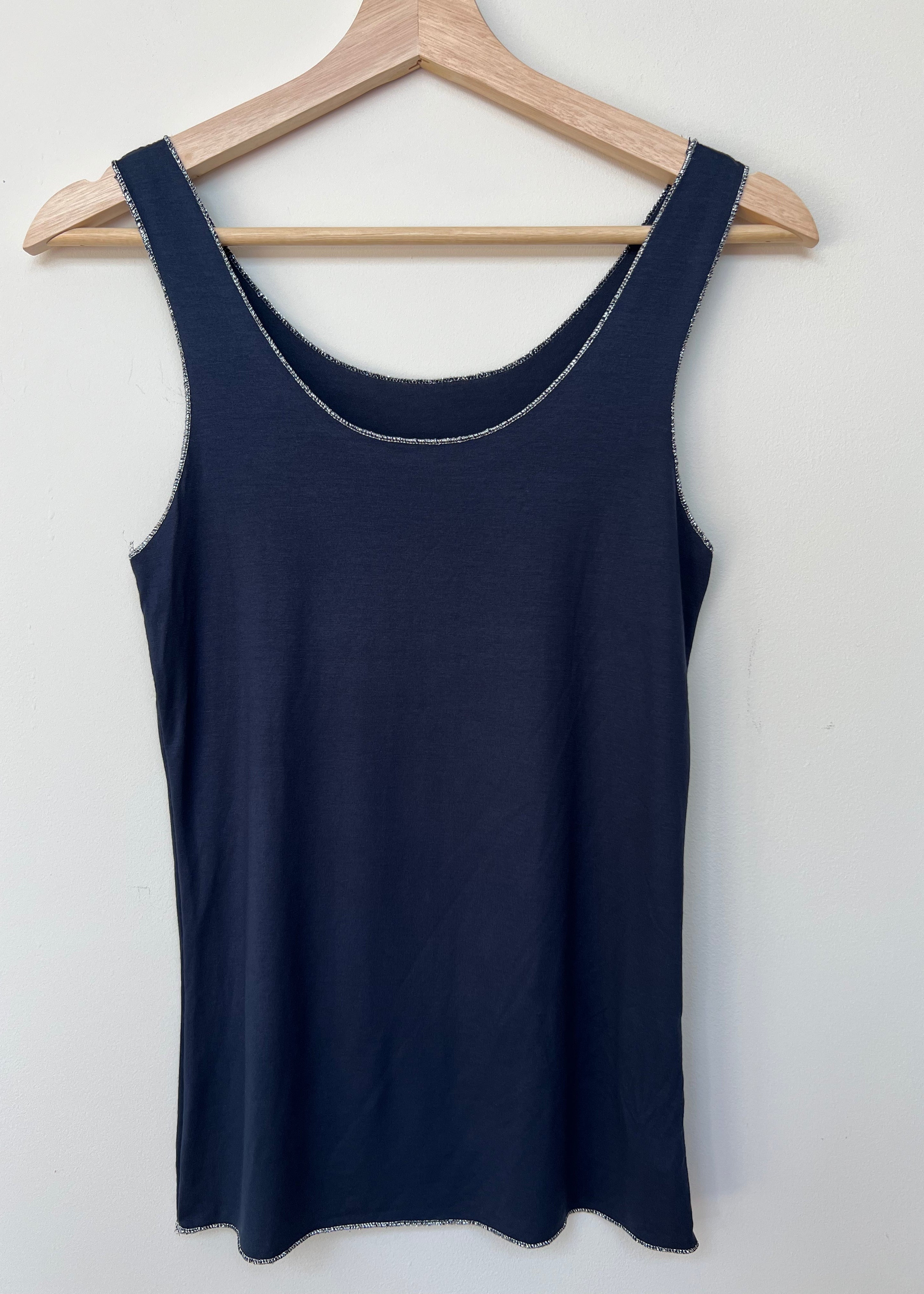 solo-mia-strati-vest-sparkle-detail