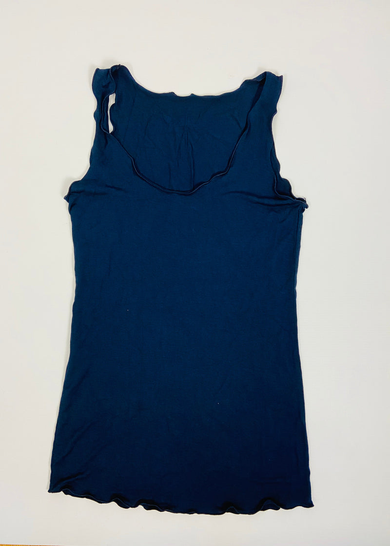 solo-mia-strati-vest-comfy-round-neck-tight-fit-lettuce-hem