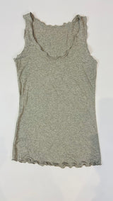 solo-mia-strati-vest-comfy-round-neck-tight-fit-lettuce-hem