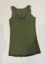 solo-mia-strati-vest-comfy-round-neck-tight-fit-lettuce-hem